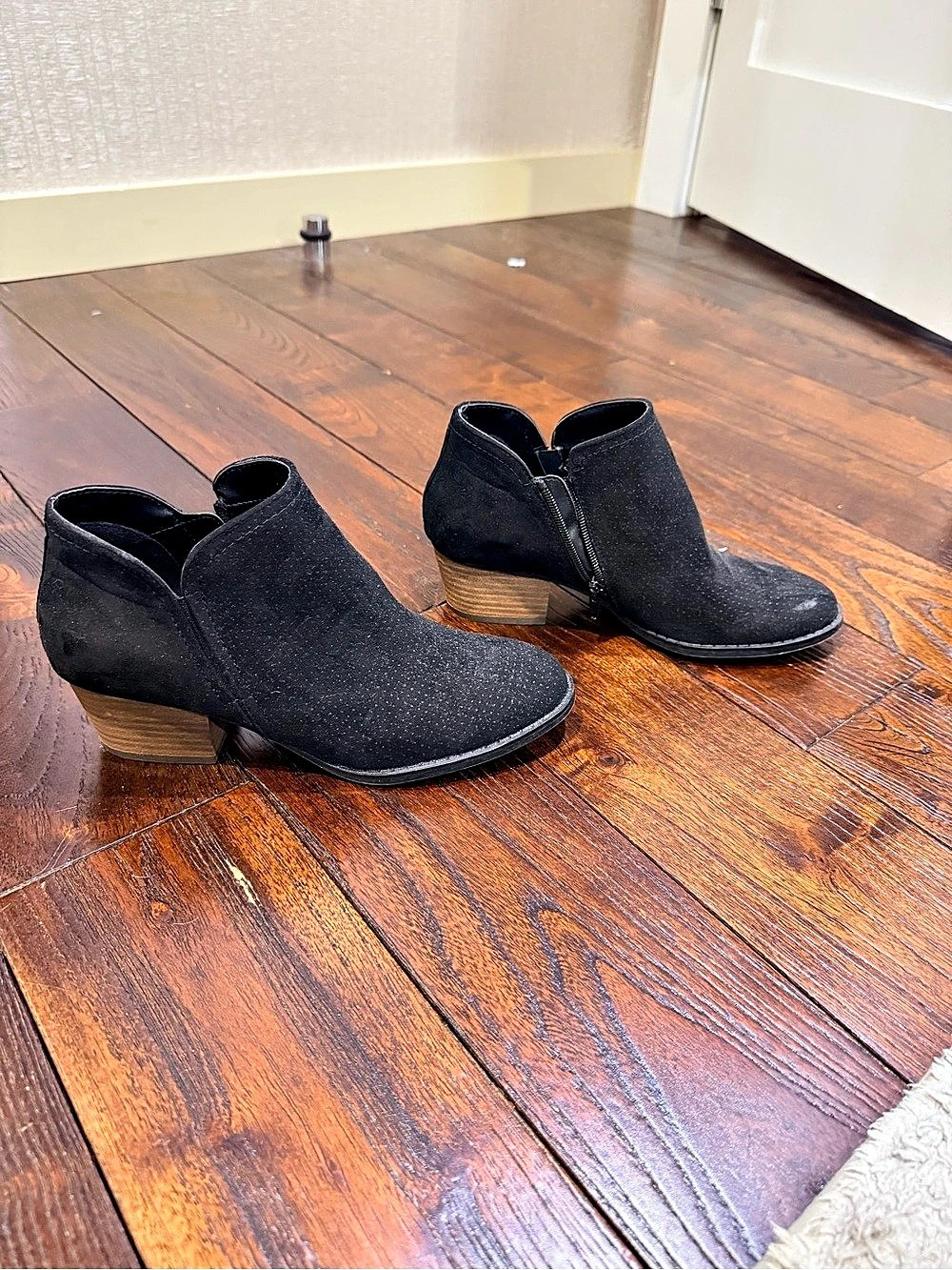 LifeStride Black Perforated Microsuede Ankle Booties size 8